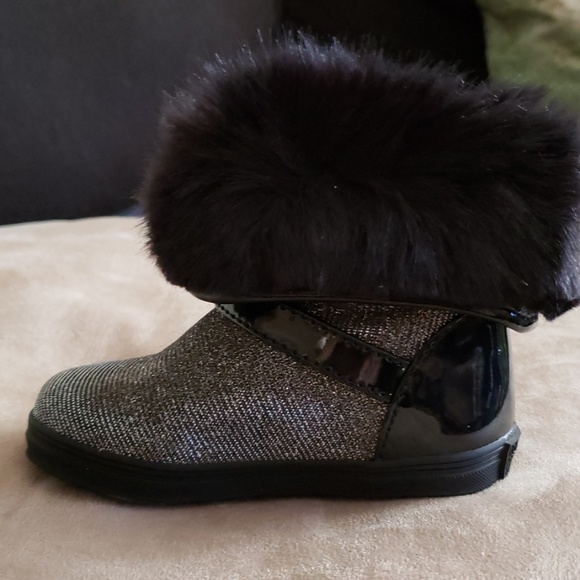 NWB Stuart Weitzman Baby snow shoes - Picture 5 of 8